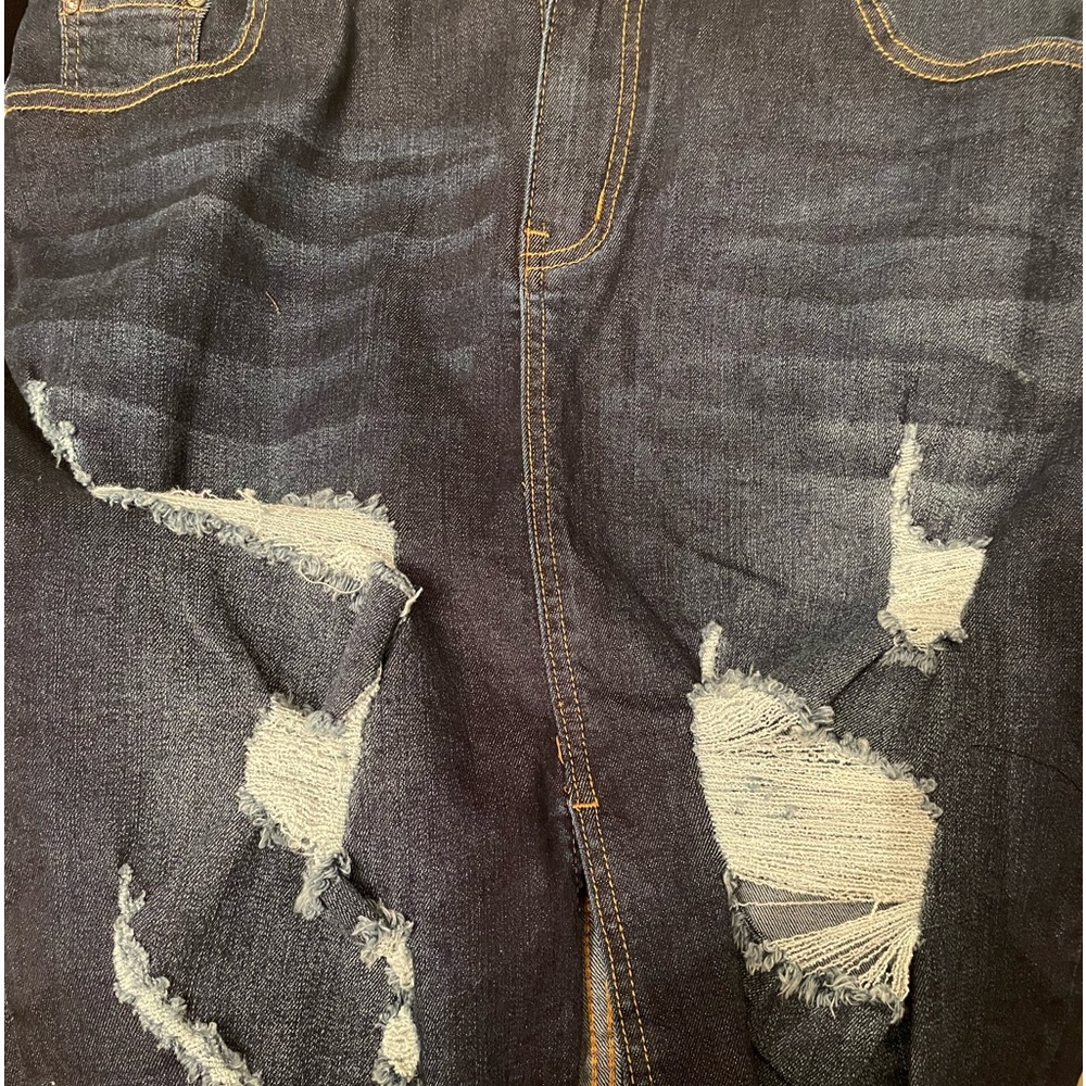 NWT large denim skirt, can be dressed up or down, has plenty of stretch!
